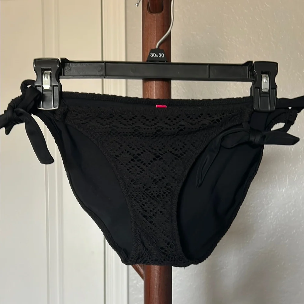 Victoria Secret Black Crochet Adjustable Bikini Bottoms Size M/L |B79